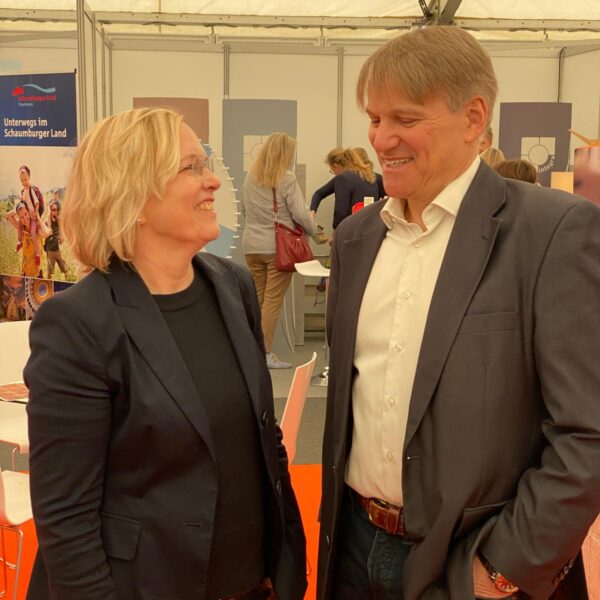 Bürgermeister Oliver Theiß im Gespräch auf der Schaumburger Regionalschau 2026