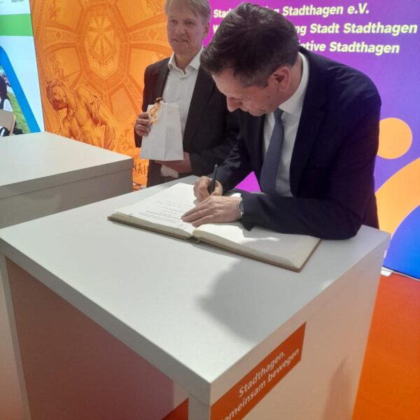 Bürgermeister Oliver Theiß auf der Schaumburger Regionalschau 2026