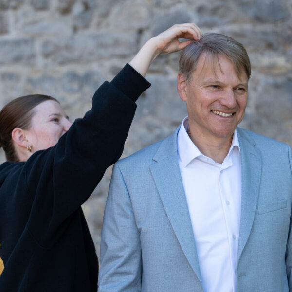 Bürgermeister Oliver Theiß: Die Frisur sitzt!